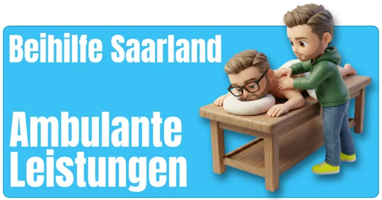 2 Maskottchen von fairbeamtet.de. Ein Maskottchen liegt entspannt auf einer hölzernen Behandlungsliege, in Bauchlage auf einem Kopfkissen, die zweite Person in Jeans, grüner Kapuzenjacke und gelben Schuhen massiert den Rücken als Symbol für ambulante Beihilfe Saarland.